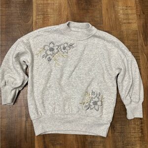 Abercrombie Kids Gray girls size 5/6 Floral Embroidered crew neck sweatshirt